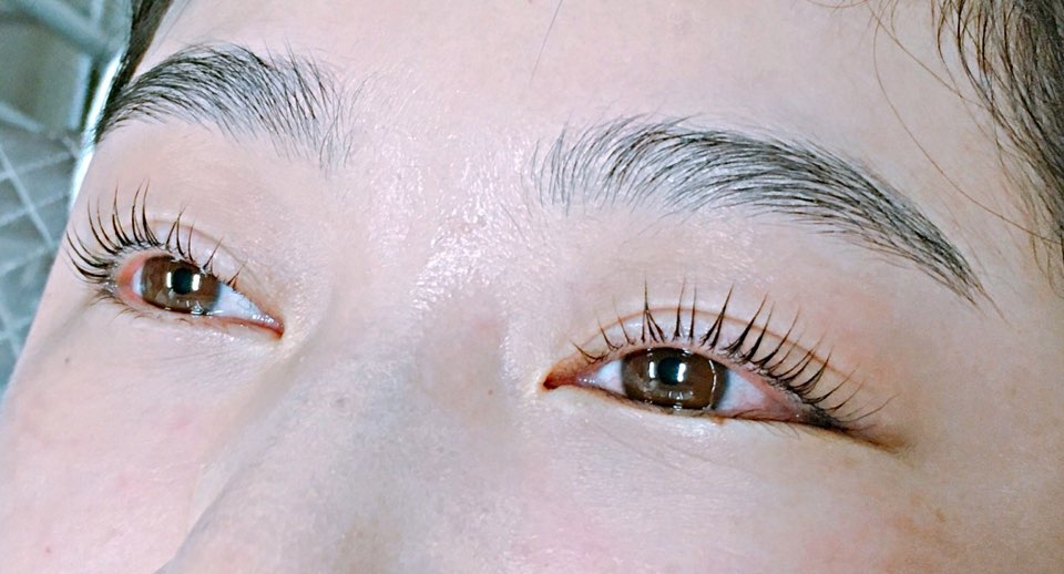 Close up of lifted, curled lashes after a lash lift